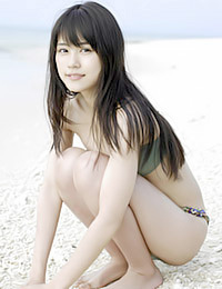Asumi Arimura is looking hot as hell in her green bikini today.
